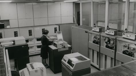 mainframe computer in electronic age|History and Evolution of IBM Mainframes.
